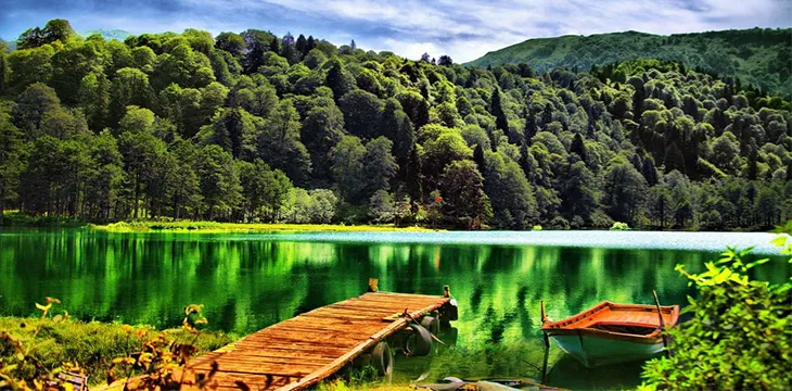 Yeşilin Her Tonunu Bulabileceğiniz Karagöl...