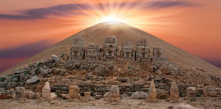 Tanrılar ve Kralların Gizemli Dağı Nemrut