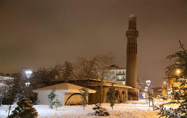 Eğri Minare