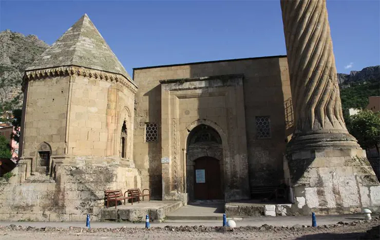 Burmalı Minare Cami