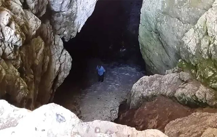Buz Mağarası