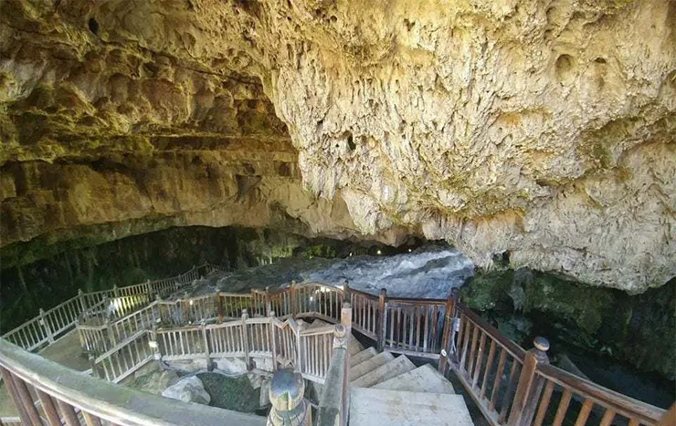 Kaklık Mağarası
