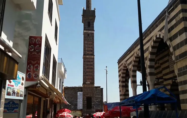 Dört Ayaklı Minare