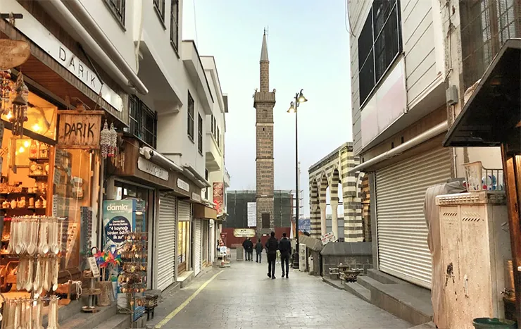 Dört Ayaklı Minare