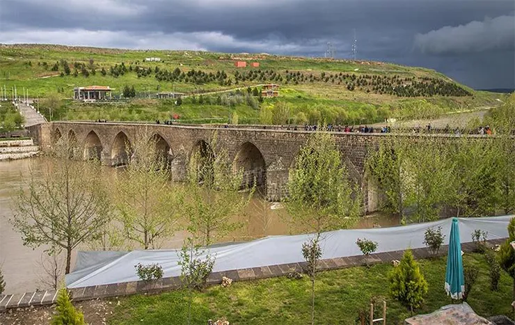 On Gözlü Köprü