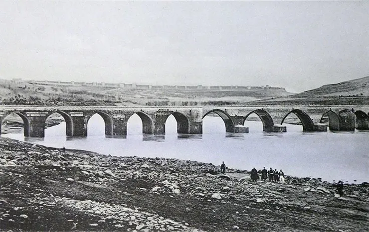 On Gözlü Köprü