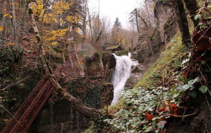 Samandere Şelalesi Tabiat Anıtı