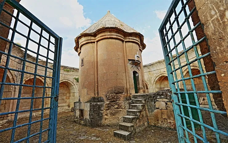 Mama Hatun Kervansarayı