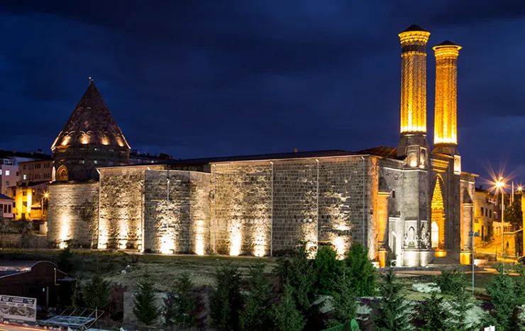 Çifte Minareli Medrese (Hatuniye medresesi)