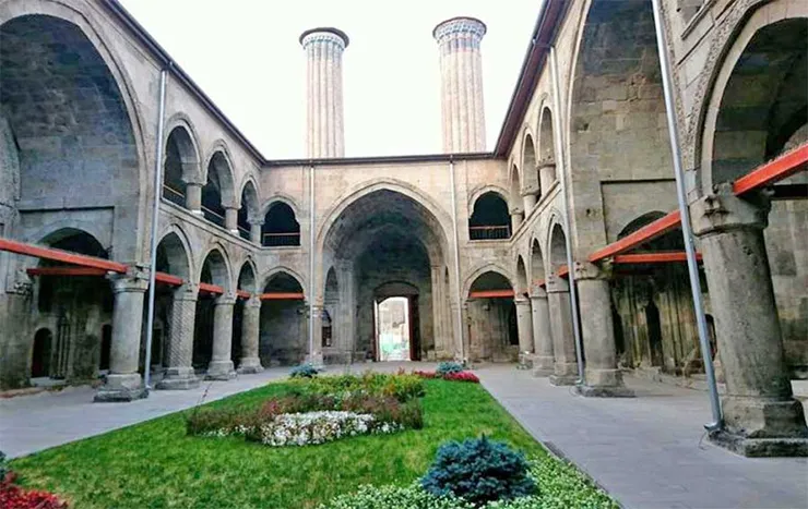 Çifte Minareli Medrese (Hatuniye medresesi)