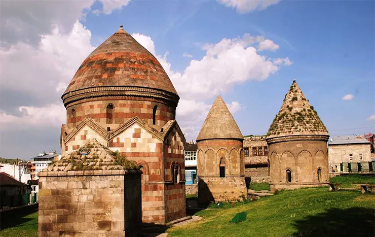 Üç Kümbetler