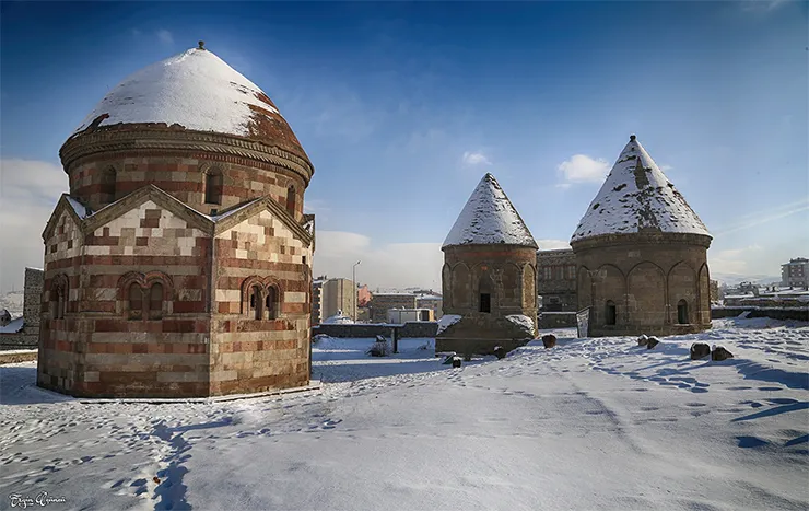 Üç Kümbetler