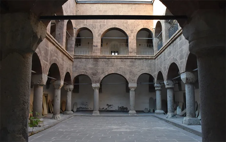 Meydan Medresesi