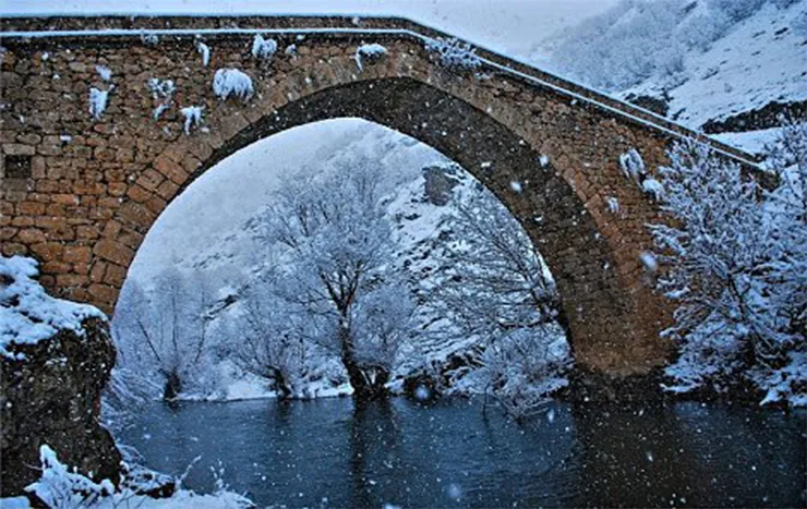 Şemdinli Taş Köprü