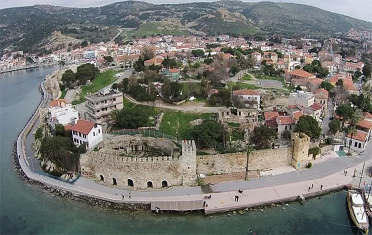 Foça Beş Kapılar Kalesi