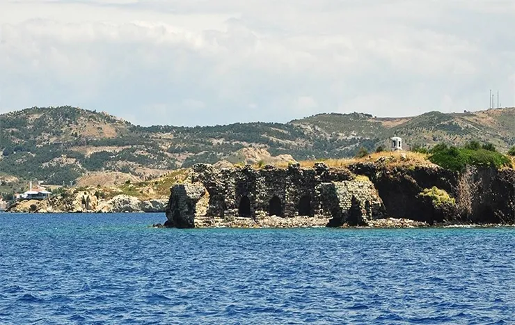 Foça Dış Kale