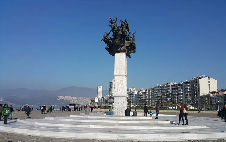 Gündoğdu Meydanı
