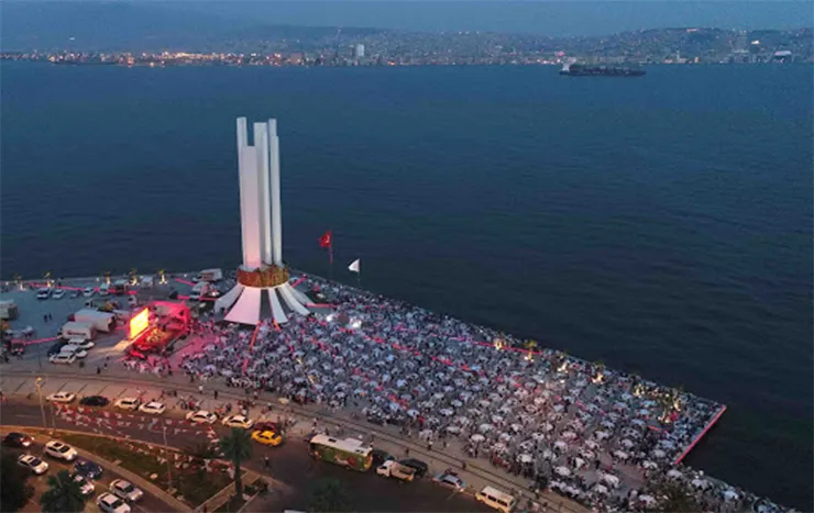 Karşıyaka İskele Meydanı