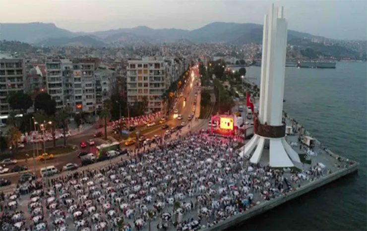 Karşıyaka İskele Meydanı