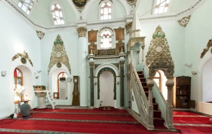 Kemeraltı Camii