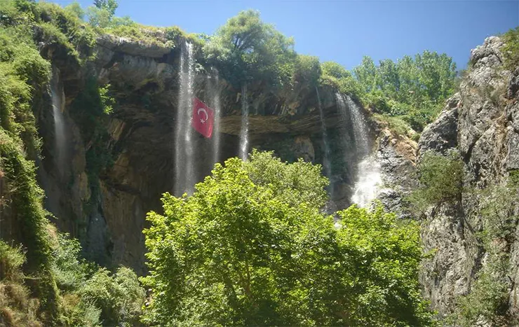 Döngel Mağarası ve Döngel Şelaleleri