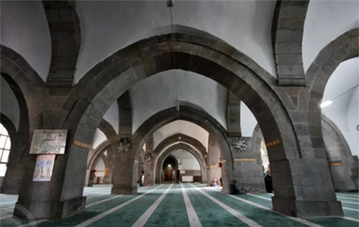 Hacı Kılıç Camii ve Medresesi