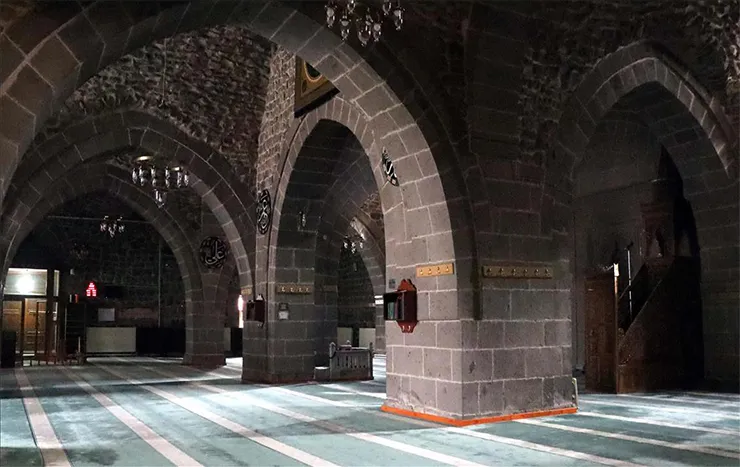 Hacı Kılıç Camii ve Medresesi