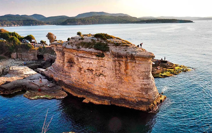 Kerpe Kartal Kayaları