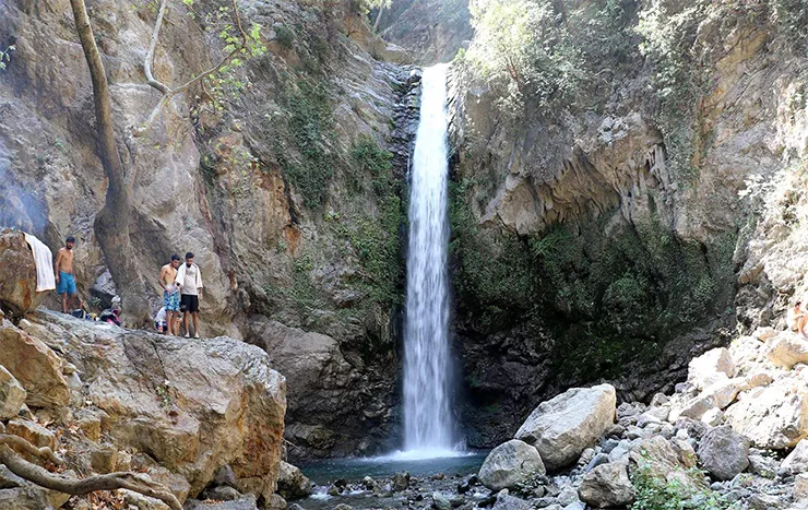 Karaçay Şelalesi ve Mesire Yeri