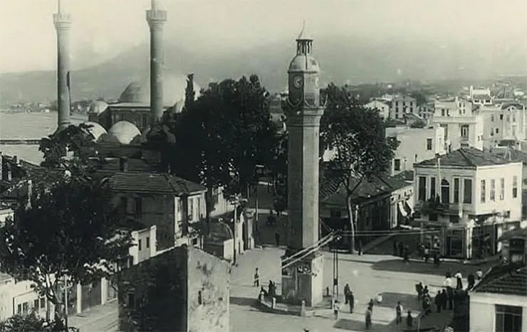 Saat Kulesi ve Saathane Meydanı