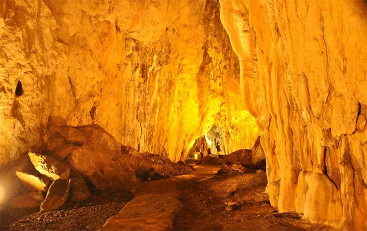 İnaltı Mağarası