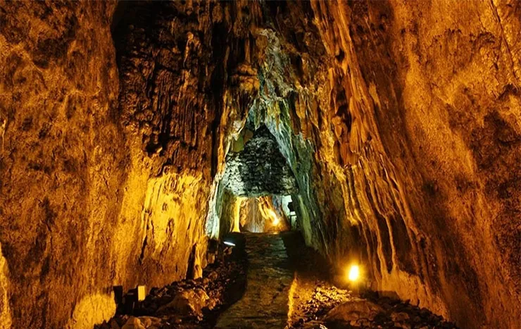 İnaltı Mağarası