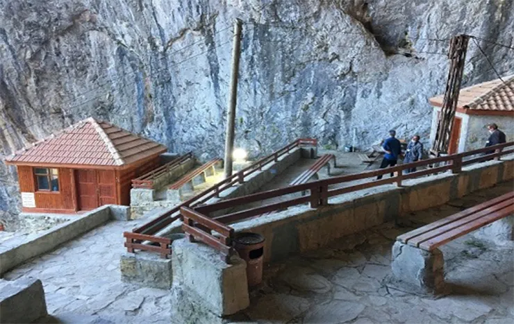 İnaltı Mağarası