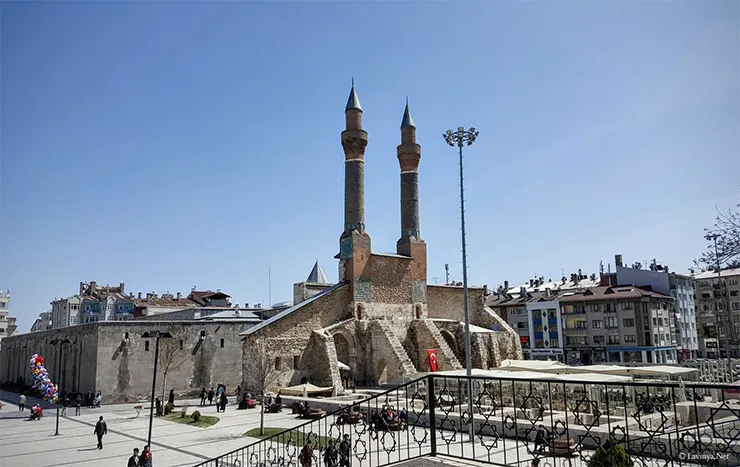 Çifte Minareli Medrese