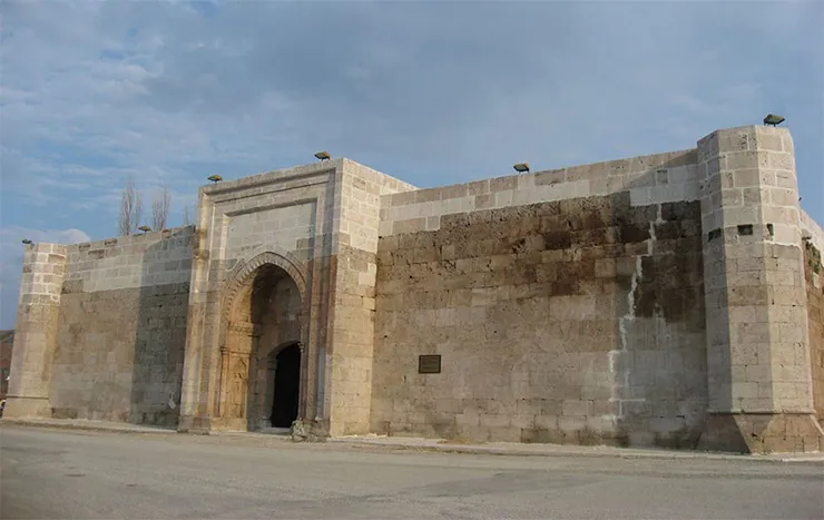 Mahperi Hatun Kervansarayı