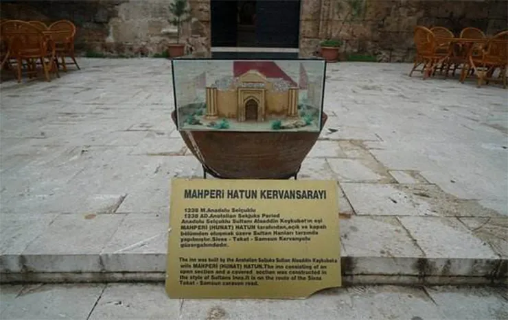 Mahperi Hatun Kervansarayı