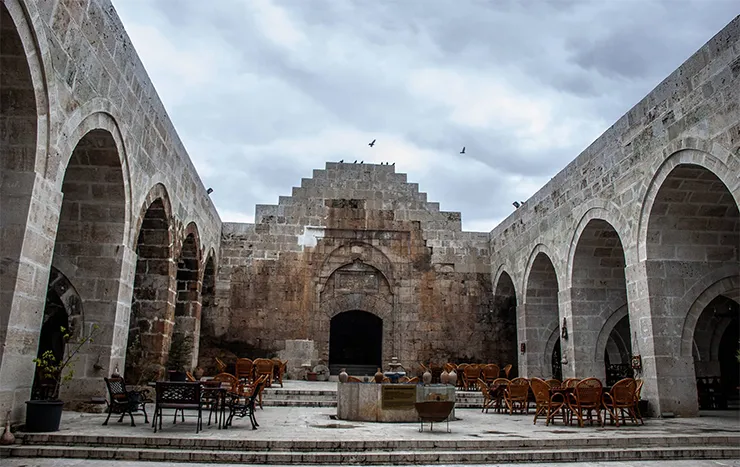 Mahperi Hatun Kervansarayı