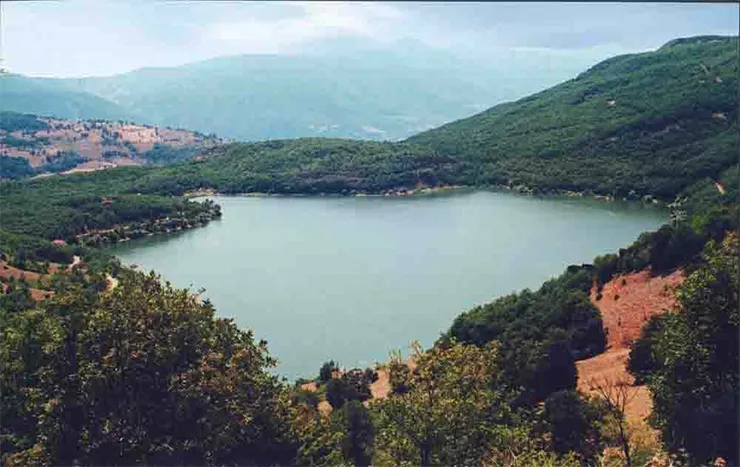 Zinav Gölü