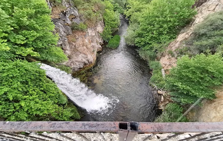 Clandras Köprüsü ve Şelalesi