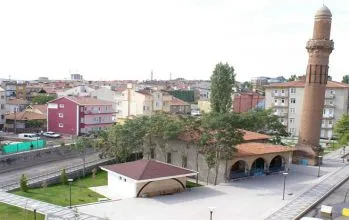 Eğri Minare