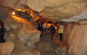 Fakıllı Mağarası