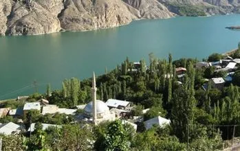 Uzundere
