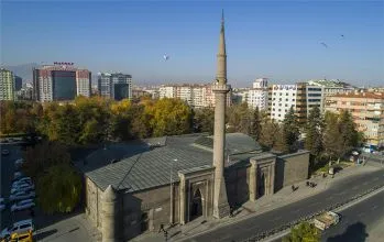 Hacı Kılıç Camii ve Medresesi